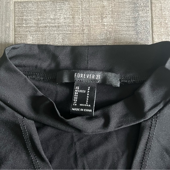 Small Black Forever 21 Crop Top - Picture 2 of 3